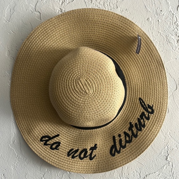 Beach Hat - Picture 1 of 3